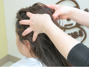 ヘア カーロ(HAIR CARO)の写真/[新規◆ヘッドスパ+カット¥4400]毛穴の詰まりを解消し、気になるにおいもスッキリ！美しい素髪は地肌から♪
