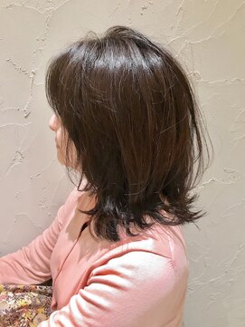 カルマ(CALMA) ミディアムレイヤースタイル