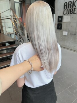 ロンド レア 天神大名店(Lond Le’a) ダブルカラー/インナーカラー/イヤリングカラー/ペールベージュ