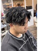 リヴ オオサカ(LIV OSAKA)&nbsp;ツイスパ　メッシュ　ハイライト　センターパート　スパイラル