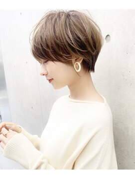 アンド ストーリーズ(&STORIES) 大人可愛い前髪ありのひし形マッシュショートパーマ20代30代