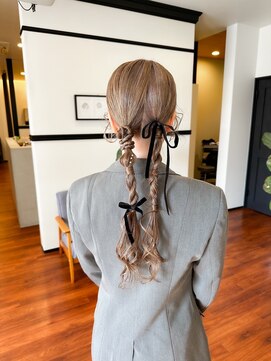 スリーバイザサロン(THREE by the salon) タイトツインアレンジ