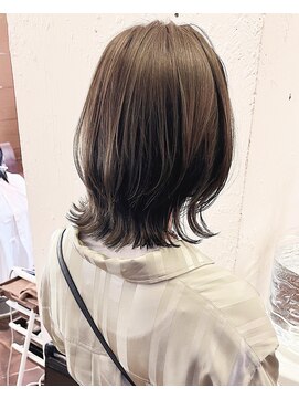 ティーシェル(TIECHEL) 小顔イメチェン、ブルーグレージュカラーくびれレイヤーボブ