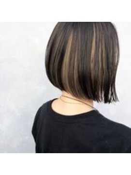 クオリス 上福岡店(QUALIS) ダークカラー/前下がり/小顔/グラボブ/ハイライトカラー/30代