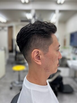 ヘアーサロンサトウ フェード＆ニュアンスパーマスタイル 〈理容室〉