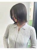 切りっぱなしボブ　グレージュ　流し前髪