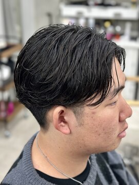 レヴィア(REVIA) メンズツーブロック刈り上げニュアンスパーマメンズカット