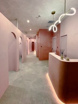 ラ ヴェラー(La valeur)の写真/個室のプライベートルームで、ゆったりとした時間をお過ごしいただけます。自分だけのサロンタイムを。
