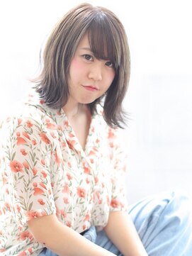 シロフイケブクロ(shirof ikebukuro) 切りっぱなし外ハネボブ×スモーキーグレージュ