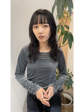 ワイビー グリーン リル(y.be green rel) 前髪ストレート×レイヤーパーマ