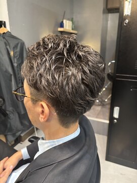 ナチュラルパーマ×タイトツーブロック