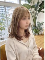 コムヘアー(COM HAIR) ミディアムレイヤー。インナーカラー。