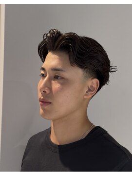グルーマーズトウキョウ 渋谷店(GROOMER/S TOKYO) ラフカール ニュアンスパーマ リバースセンターパート メンズ