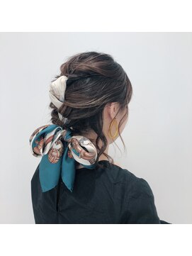 モードケイズ 松原店(MODE K's) トレンドスカーフを使用したアレンジ