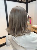 《era》　ブリーチなしグレイアッシュ　ふわふわミディ　みわ