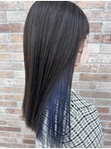 ちらっと見えるくすみブルーのインナーカラー