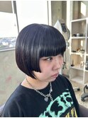 どの角度から見ても美しい個性派パッツンミニボブ