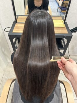 イーズヒュウ(ease HUE.)の写真/【クセを徹底解消】酸性ストレートで驚きの仕上がり！ツヤと柔らかさを実現する極上ケア♪