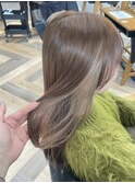 ミルクティーベージュなイヤリングカラー