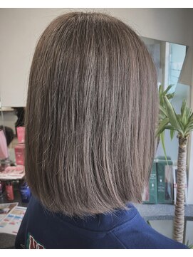 イング(ING) ブリーチオンカラー。ラテグレージュ