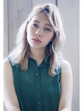 テイラー(Taylor) 【Taylor】抜け感ゆる外ハネブロンドロブ