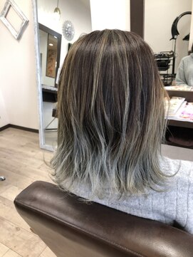 ウーデヘアー(ode hair) ホワイトグレージュ