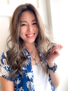 ヘアーワークス ヘルム 渋谷店(HAIR WORKS HELM) [HELM渋谷]センターパートナチュラルベージュレイヤー