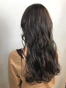 ラトリエ ブロカント 立川北口店(L'atelier BROCANTE) 3Dカラー ハイライト 暗髪 透明感 ワンレングス 抜け感