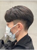 センターパートニュアンスパーマツーブロックメンズマッシュ