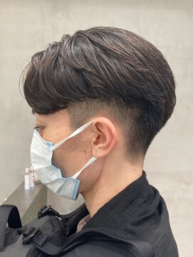 フィフス トウキョウ (fifth TOKYO) センターパートニュアンスパーマツーブロックメンズマッシュ