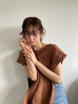 エイチ(H) クラゲヘアミディアムヘアオリーブグレージュミニボブミディアム