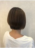 女性らしいフェミニンな前下がりスタイル