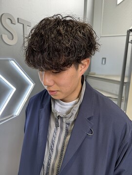 ゼスト リル 新宿(ZEST lill) 波巻きパーマ ハイライト マッシュパーマ アッシュブラック