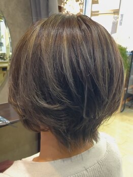 サニア(SUNXIA)の写真/白髪が気になる…そんな方必見☆白髪がしっかり染まるのに、発色が良くお洒落なカラーが楽しめると大好評♪