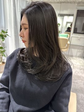 レヴリー(reverie) 海外レイヤー透明感カラーハッシュカットダークグレー20代