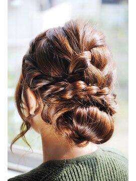 マーブルズ 横浜店(marbles) 流行パーティーアップ編み込みスタイル[横浜美容室30代40代50代]