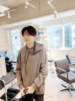 アルト(Alto)&nbsp;無造作センターパート刈り上げショート　ビジネスマン