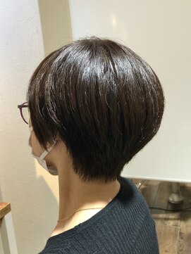 シュリンプイッチョウメモコ(SHRIMP一丁目moco) 前下がりショート