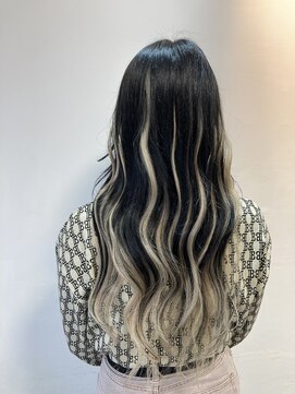 フツーロ 栄(FUTURO) ブラック×ゴールド