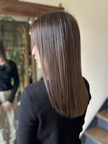 リム(Rim)&nbsp;ベージュカラーの艶髪ロング