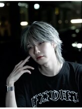 シン(syn) ホワイトブロンド ローライト