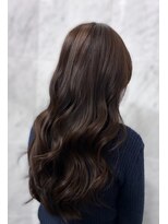 プラス アヴェダ(PLUS AVEDA)&nbsp;ショコラブラウンのゆるウェーブロング