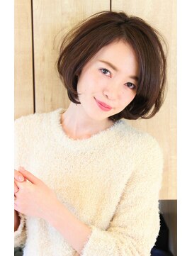 レウナ 外苑前(Reuna) 大人女性・３０代・４０代に人気トップノットショートボブ