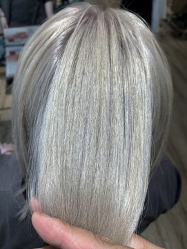 ラバフロー 小野原店(LAVA FLOW) ホワイトシルバーカラー