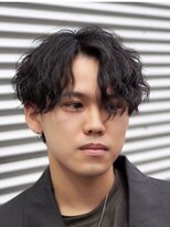 サン(3)&nbsp;ツイストスパイラル 前下がりセンター パートツーブロック 黒髪