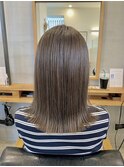 切りっぱなしミディアムボブ