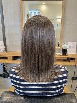 ソッカ(socca) 切りっぱなしミディアムボブ