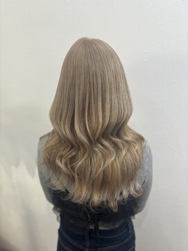 ラビス クローバー(Lovis clover) イメチェンヘアスタイル　ハッシュカット　フルバング