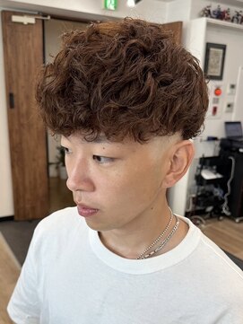 ウェイビーエフティフィフス 横浜西口(WAVEY ft.fifth) 横浜スペインカールラルフカールシャドウパーマサーフカール30代