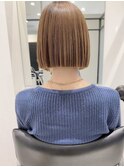 ぱつっとラインが人気の切りっぱなしボブ